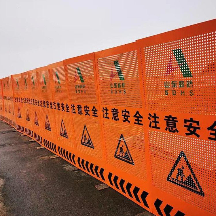 工地出入口围挡怎样兼顾门禁与视线 工地出入口围挡怎样兼顾门禁与视线